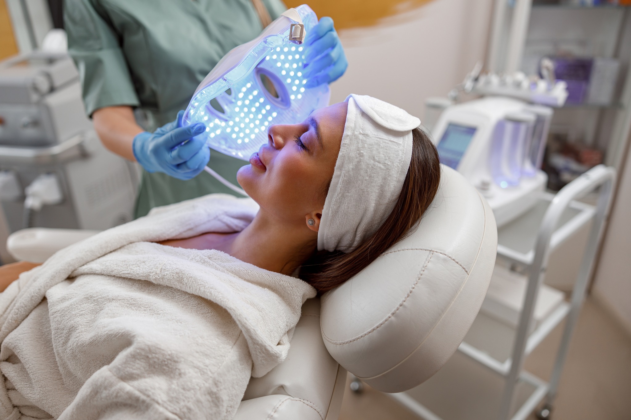 Illuminating Beauty: The Advantages of LED Light Therapy for Skin Rejuvenation and Healing